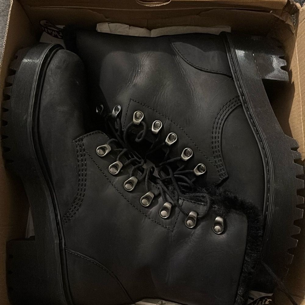Dr Marten Leona FL